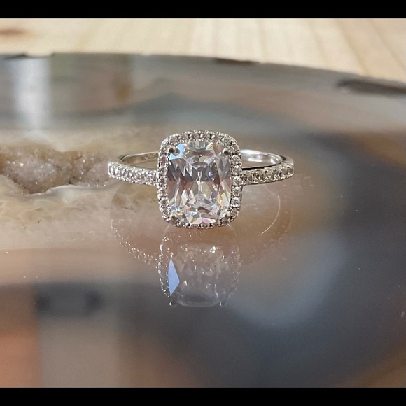 Cubic zirconia engagement ring cz halo emerald cut - Picture 1 of 4